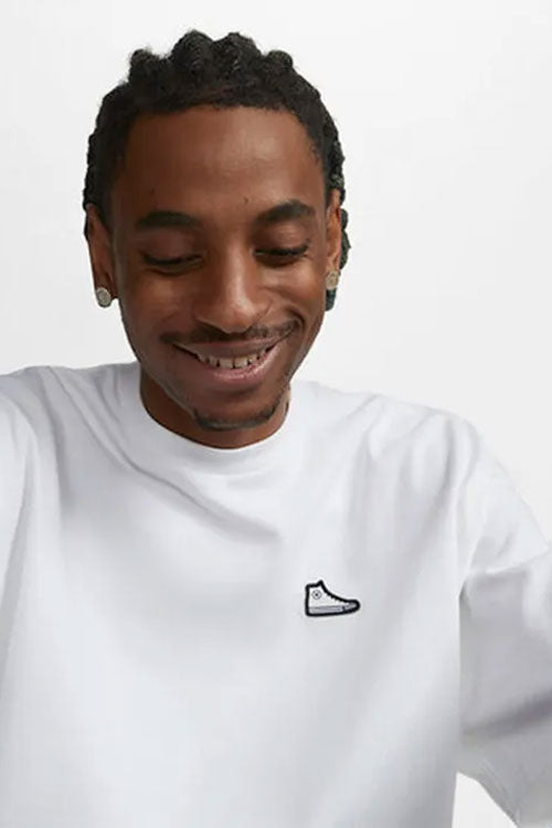 קונברס חולצת טישירט קצרה Sneaker Patch בצבע לבן לגברים-Converse All Star-2XS-נאקו
