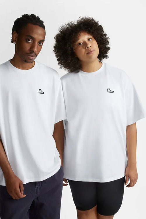 קונברס חולצת טישירט קצרה Sneaker Patch בצבע לבן לגברים-Converse All Star-2XS-נאקו
