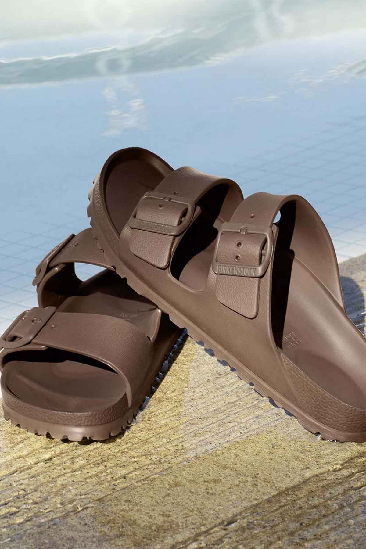 Birkenstock כפכפי Arizona EVA בצבע חום לנשים