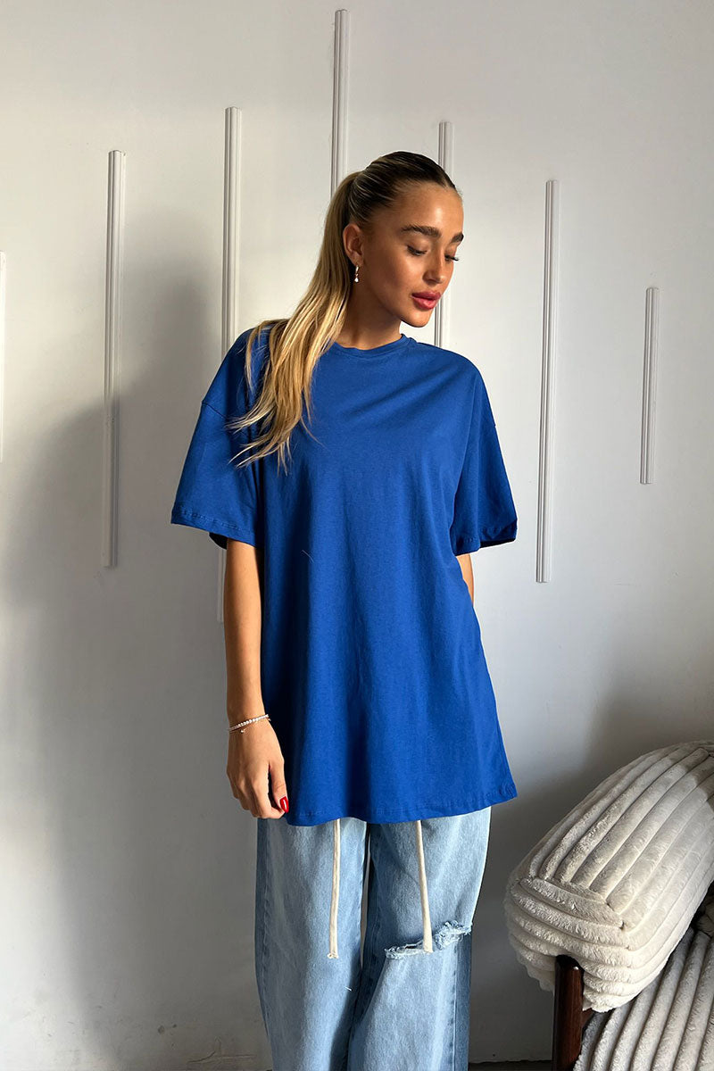 חולצת טי-שירט אובר-סייז אביב בצבע כחול רויאל לנשים