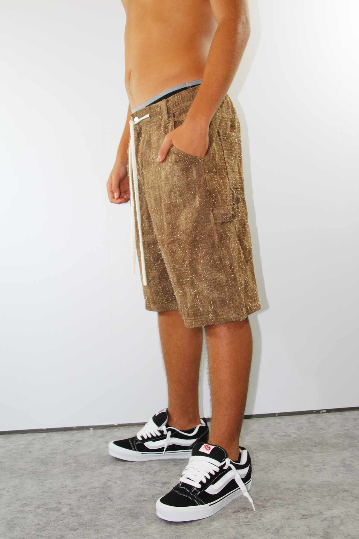 מכנסי ברמודה ג'ינס קוניאק בצבע חום