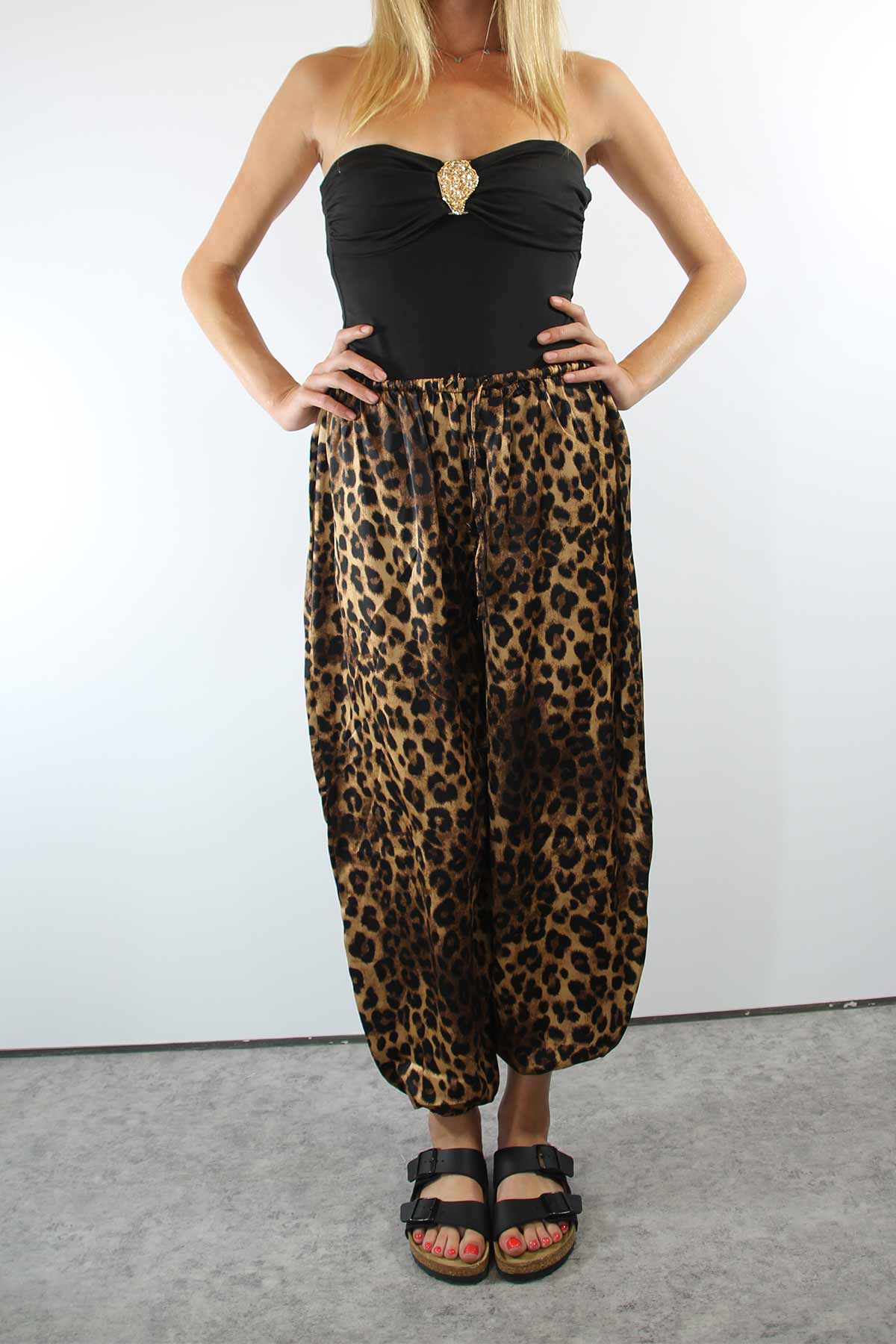 מכנס סאטן מנומר אריאלה