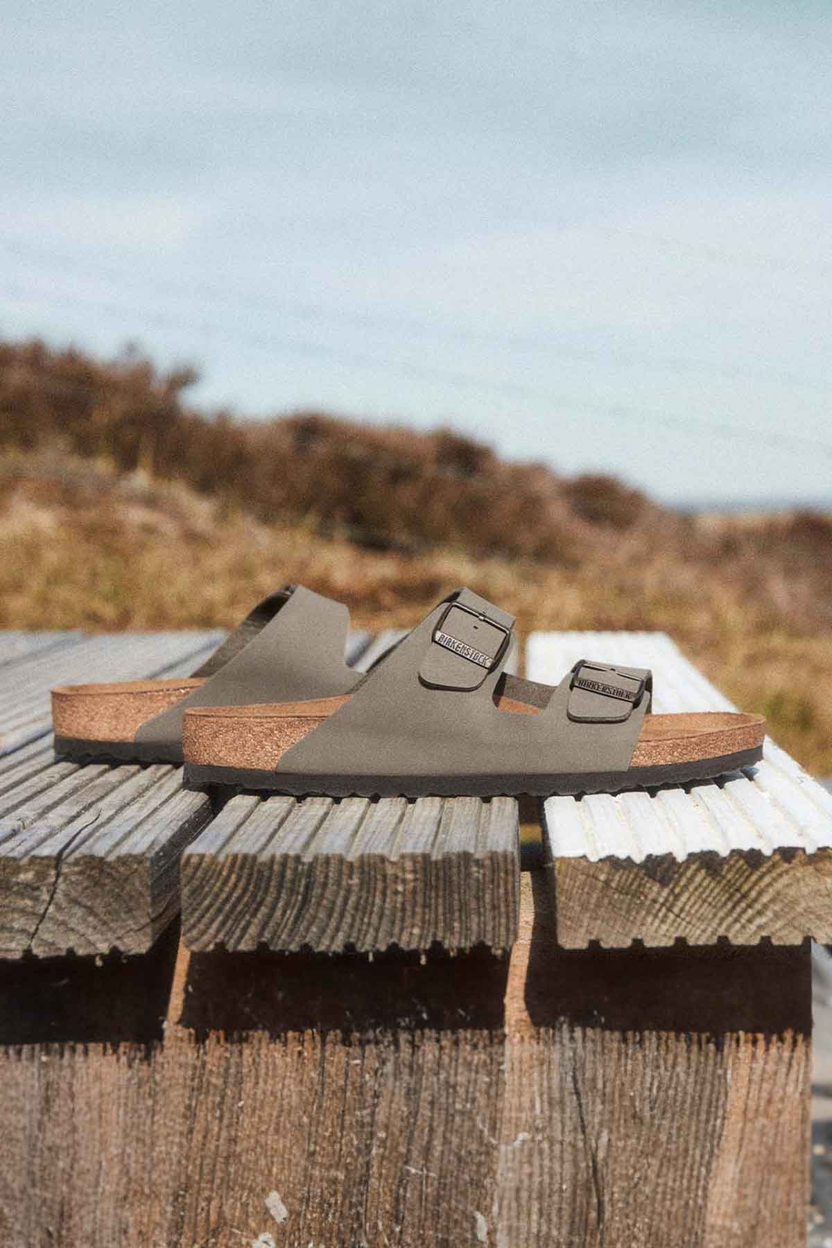 Birkenstock כפכפי Arizona Birko-Flor בצבע אבן לגברים