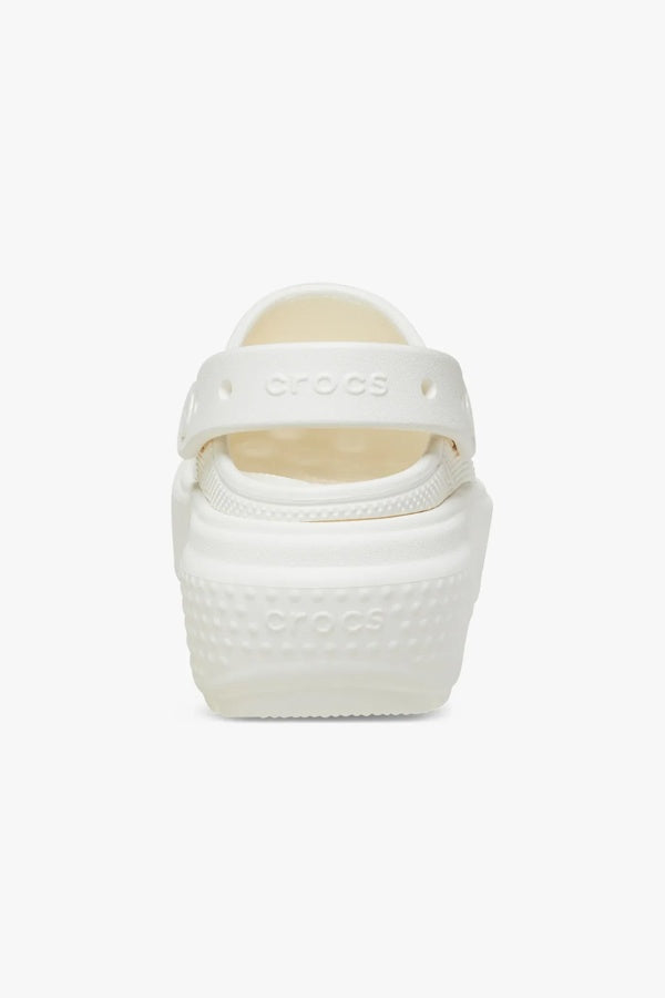 כפפי פלטפורמה קרוקס Stomp Clog לנשים בצבע לבן