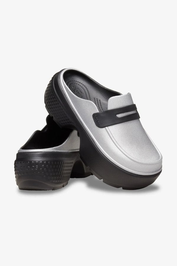 כפכפי קרוקס מוקסין פלטפורמה Stomp Metallic Loafer לנשים בצבע שחור/כסף