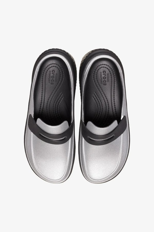 כפכפי קרוקס מוקסין פלטפורמה Stomp Metallic Loafer לנשים בצבע שחור/כסף