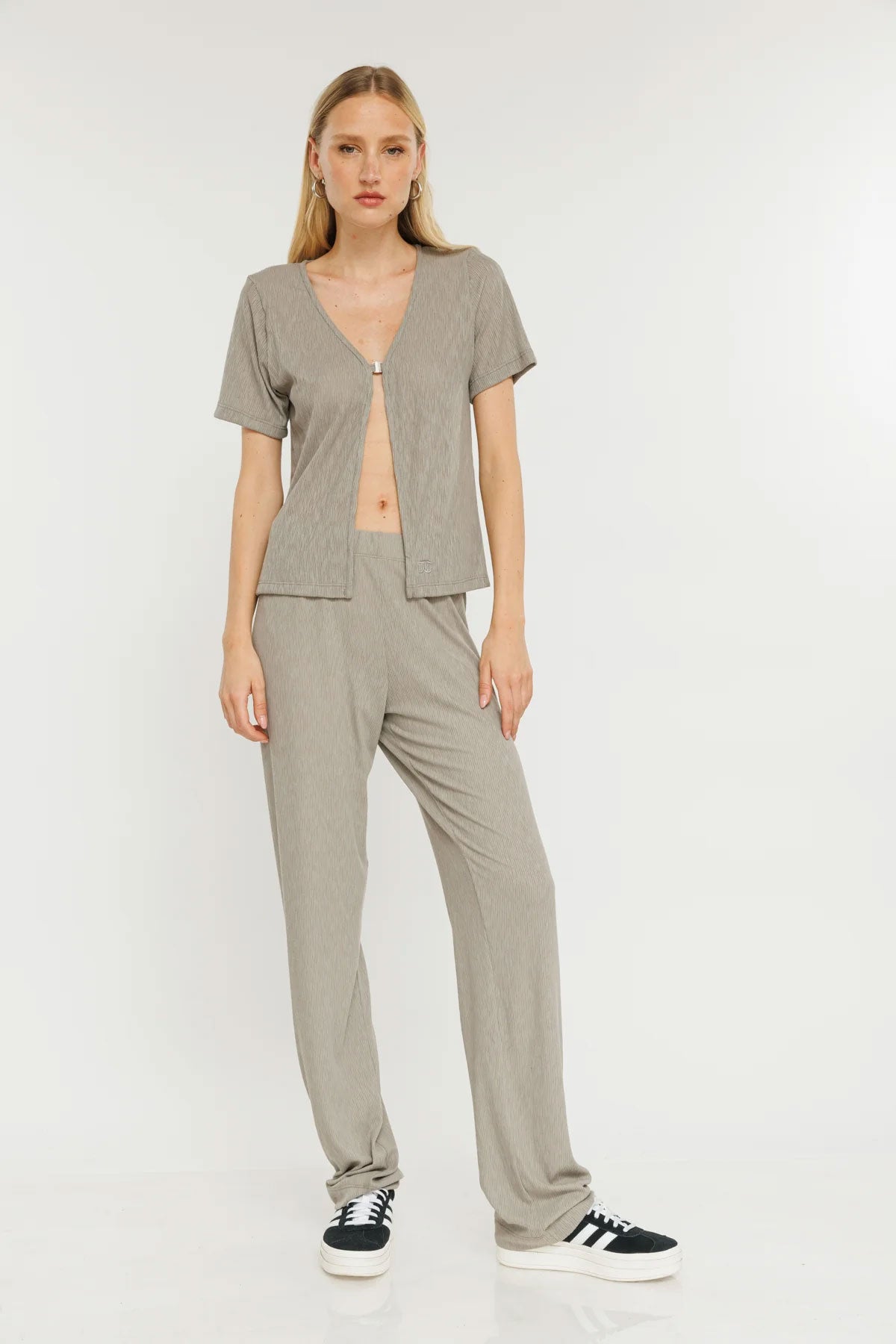 Juicy Couture מכנסיים ארוכים Selina בצבע אפור-Juicy Couture-XS-נאקו