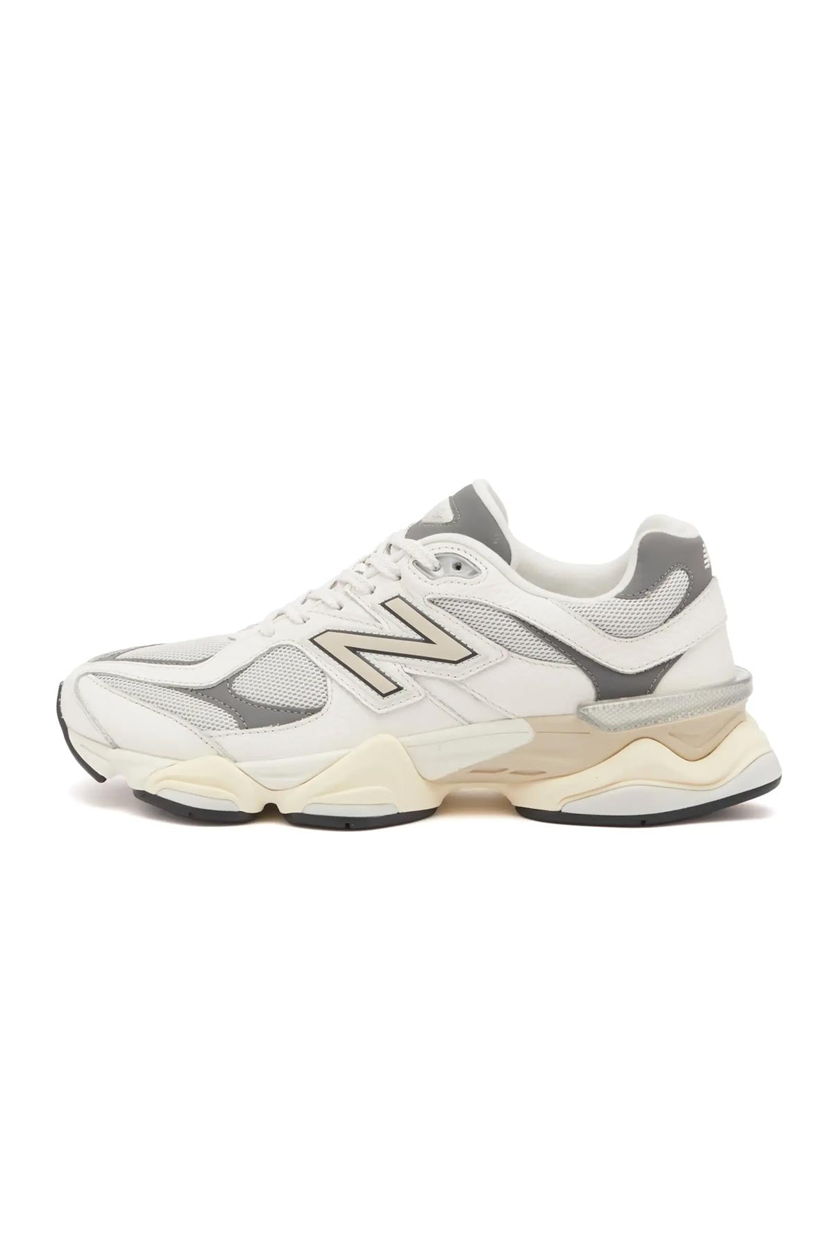New Balance נעלי סניקרס 9060 בצבע לבן-שמנת לגברים