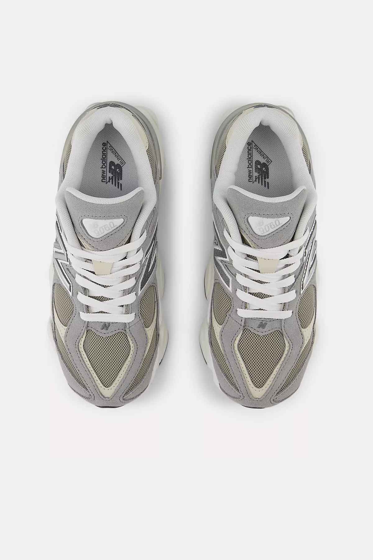 New Balance נעלי סניקרס 9060 בצבע אפור לנערים ולנשים