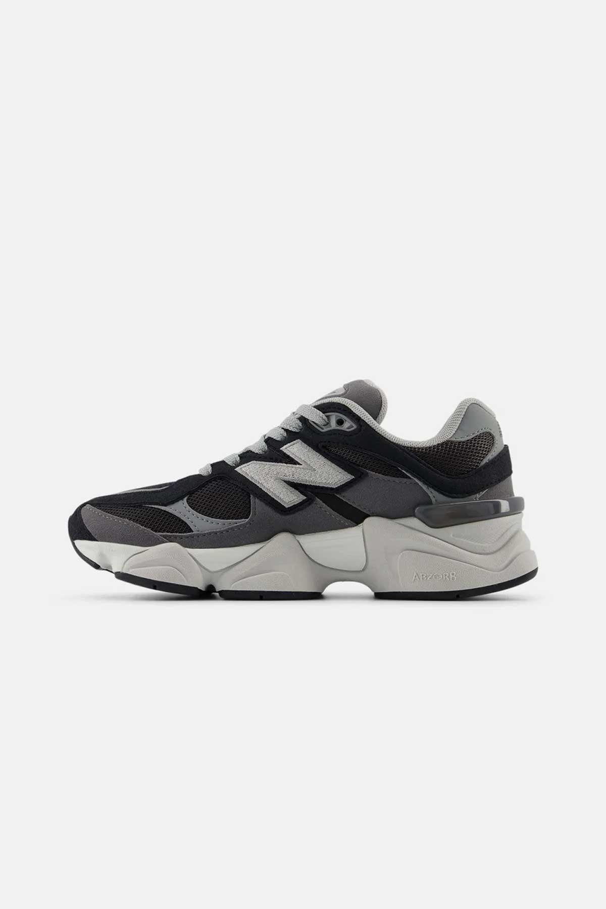 New Balance נעלי סניקרס 9060 בצבע שחור-אפור לנערים ונשים
