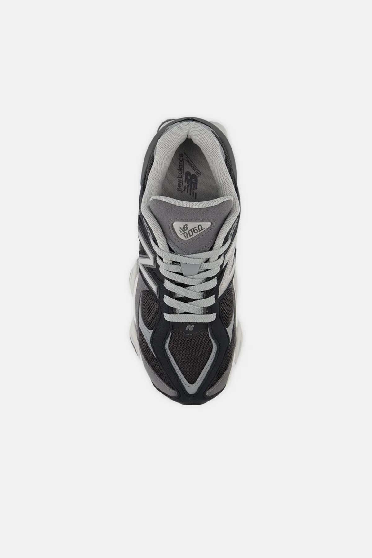 New Balance נעלי סניקרס 9060 בצבע שחור-אפור לנערים ונשים
