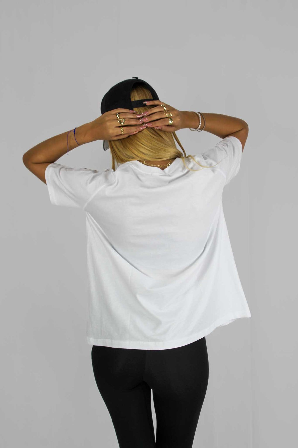 חולצת טישירט אוברסייז Raglan בצבע לבן לנשים-Daniel-1-נאקו