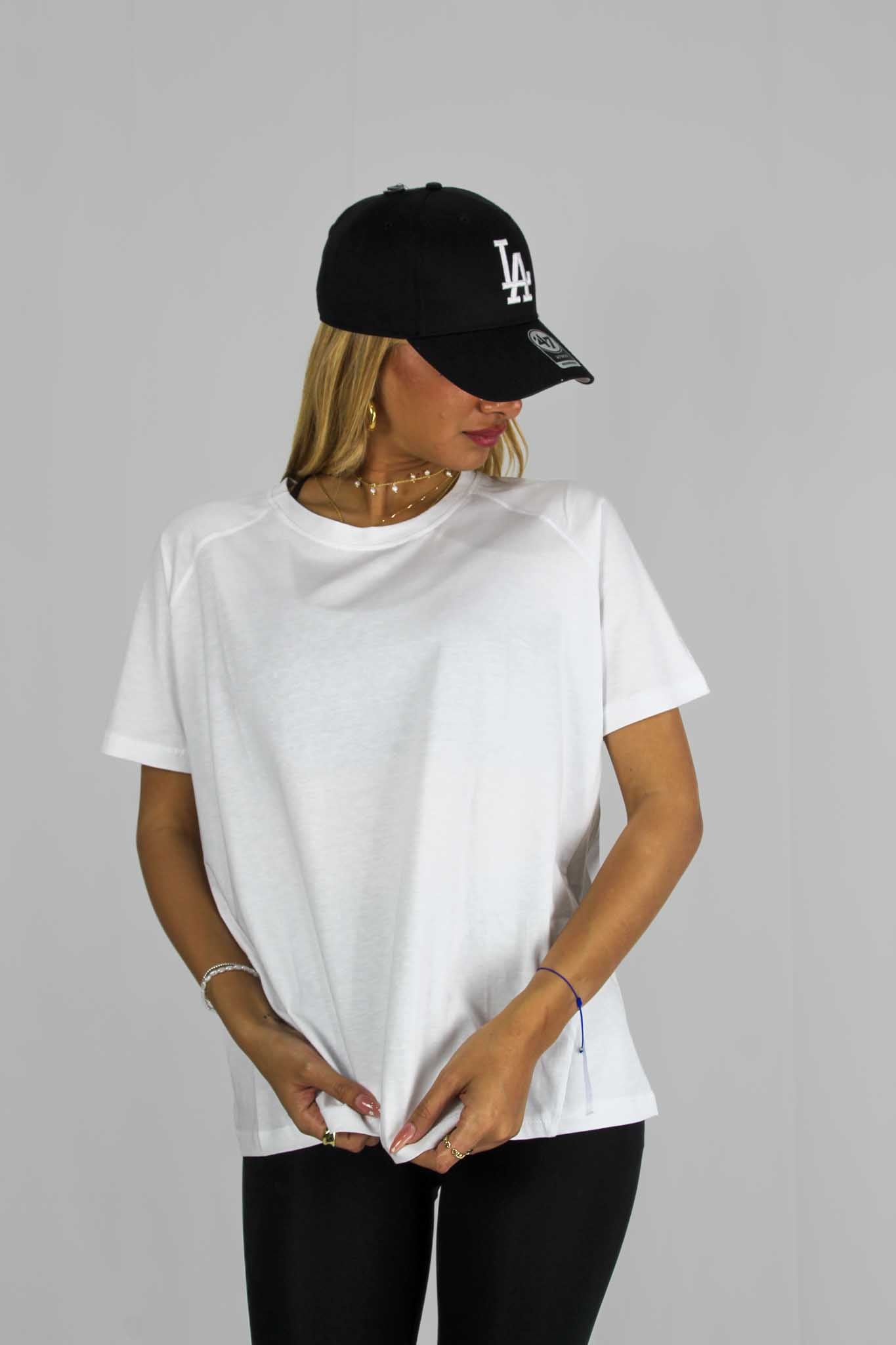 חולצת טישירט אוברסייז Raglan בצבע לבן לנשים-Daniel-1-נאקו