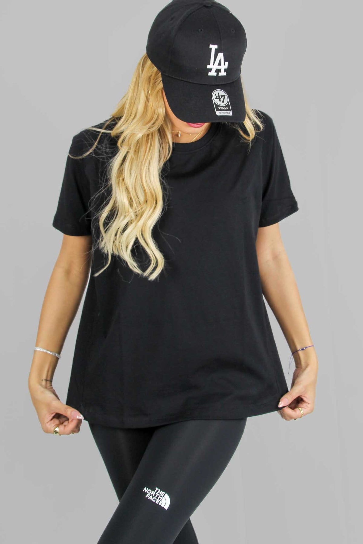 חולצת טישירט אוברסייז Raglan בצבע שחור לנשים-Daniel-1-נאקו