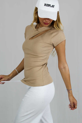 חולצת טי קצרה עם פתח Olivia בצבע חום לנשים-Daniel-One size-נאקו