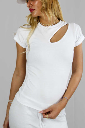 חולצת טי קצרה עם פתח Olivia בצבע לבן לנשים-Daniel-One size-נאקו