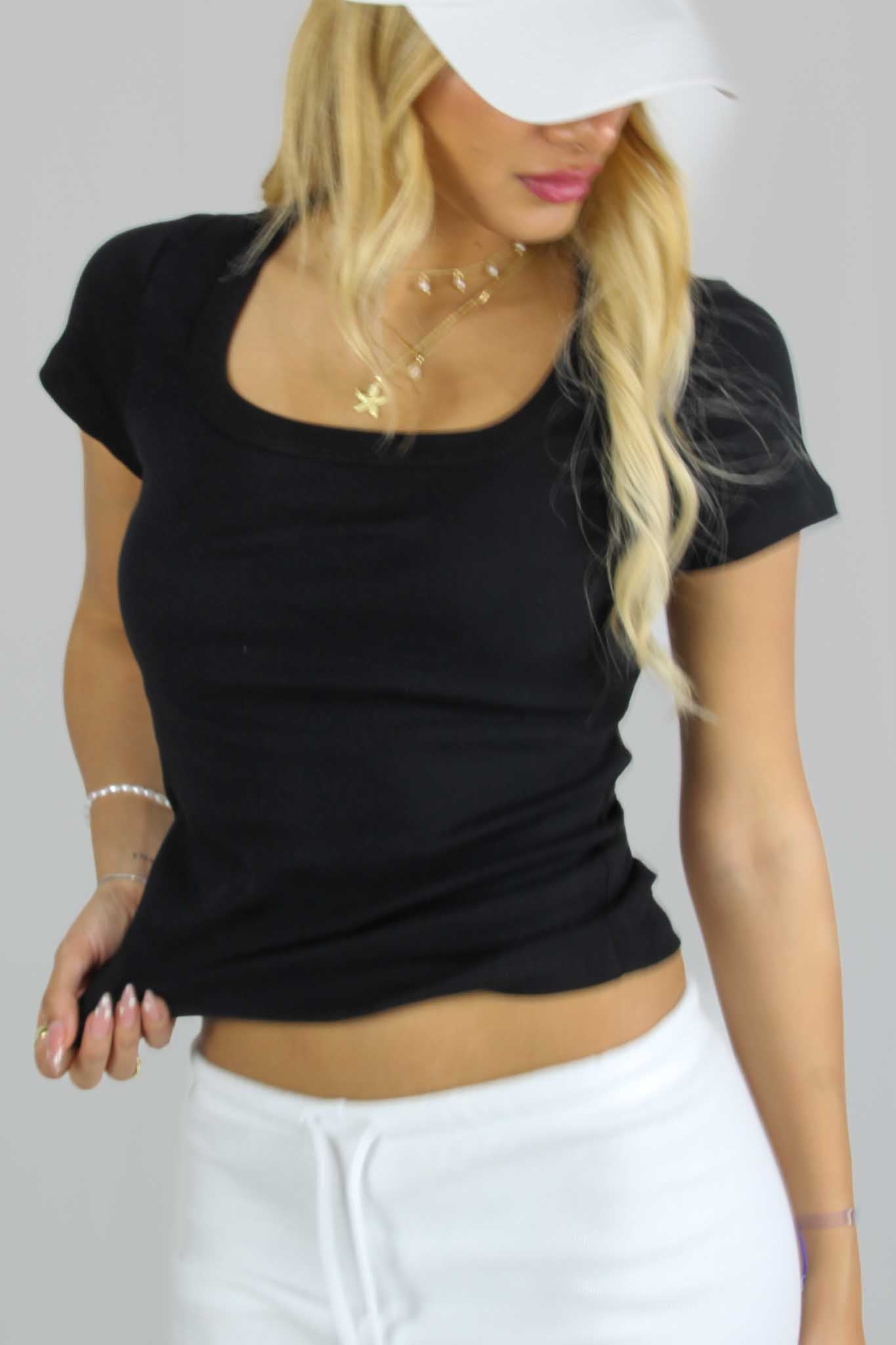 חולצת טי קצרה צווארון מרובע Jas בצבע שחור לנשים-Daniel-1-נאקו