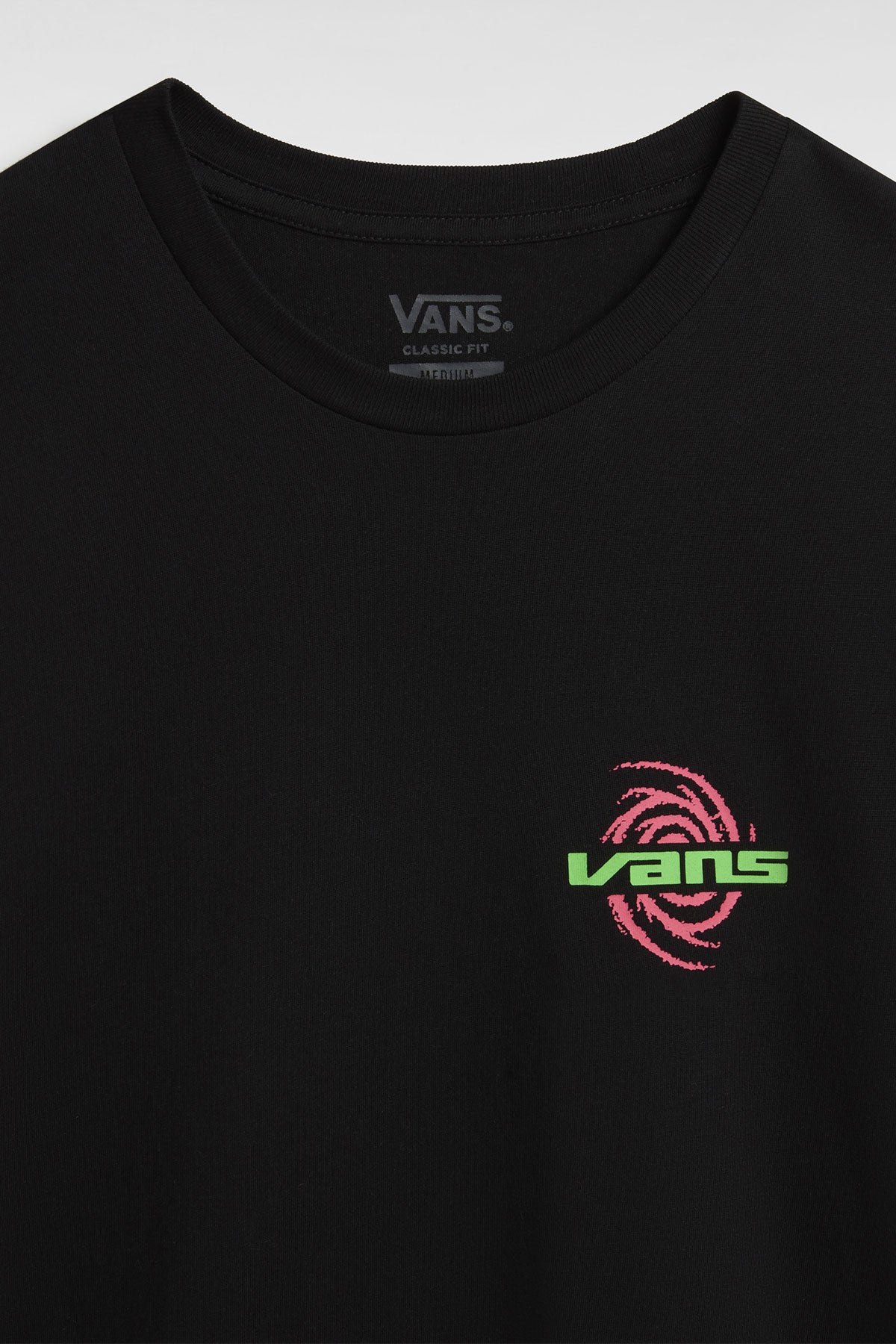 ואנס חולצת טישירט קצרה Wormhole בצבע שחור לגברים-Vans-XS-נאקו