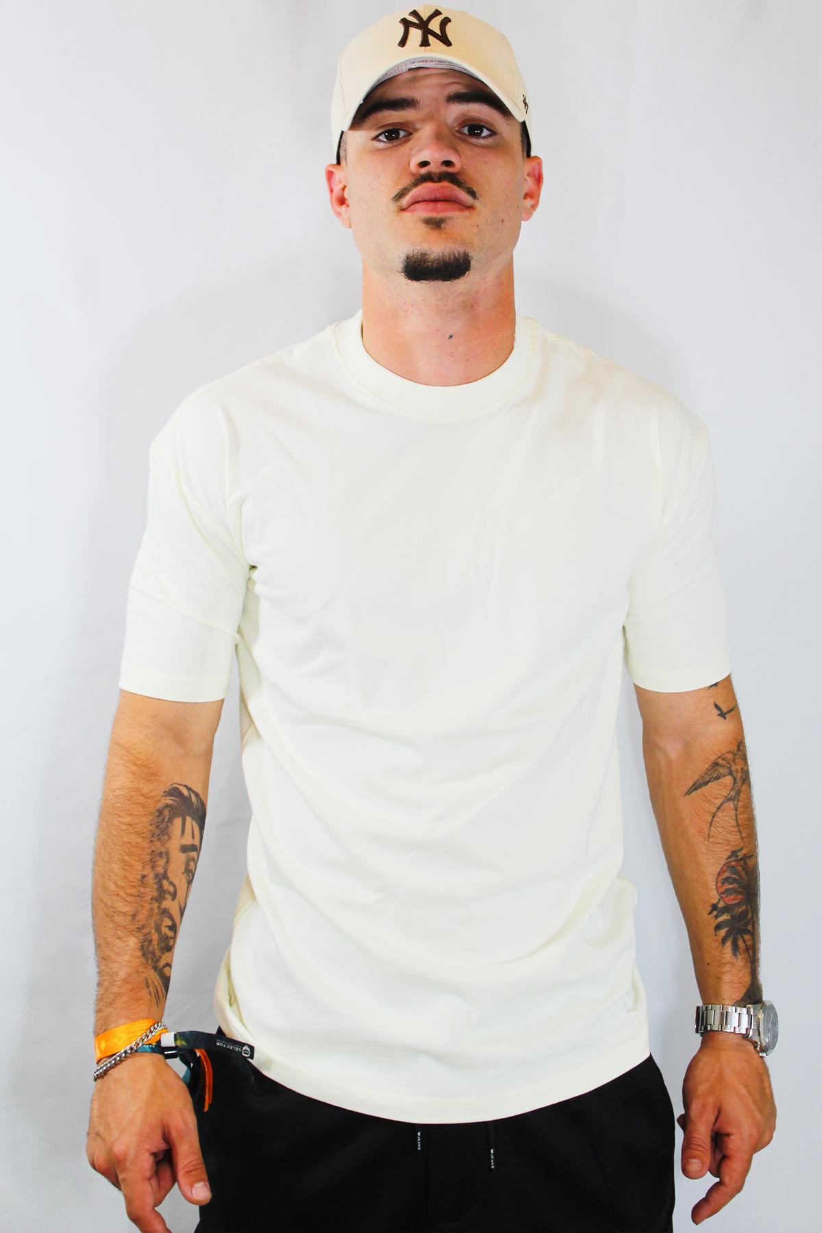 Vanzen חולצת אוברסייז בייסיק בצבע שמנת לגברים