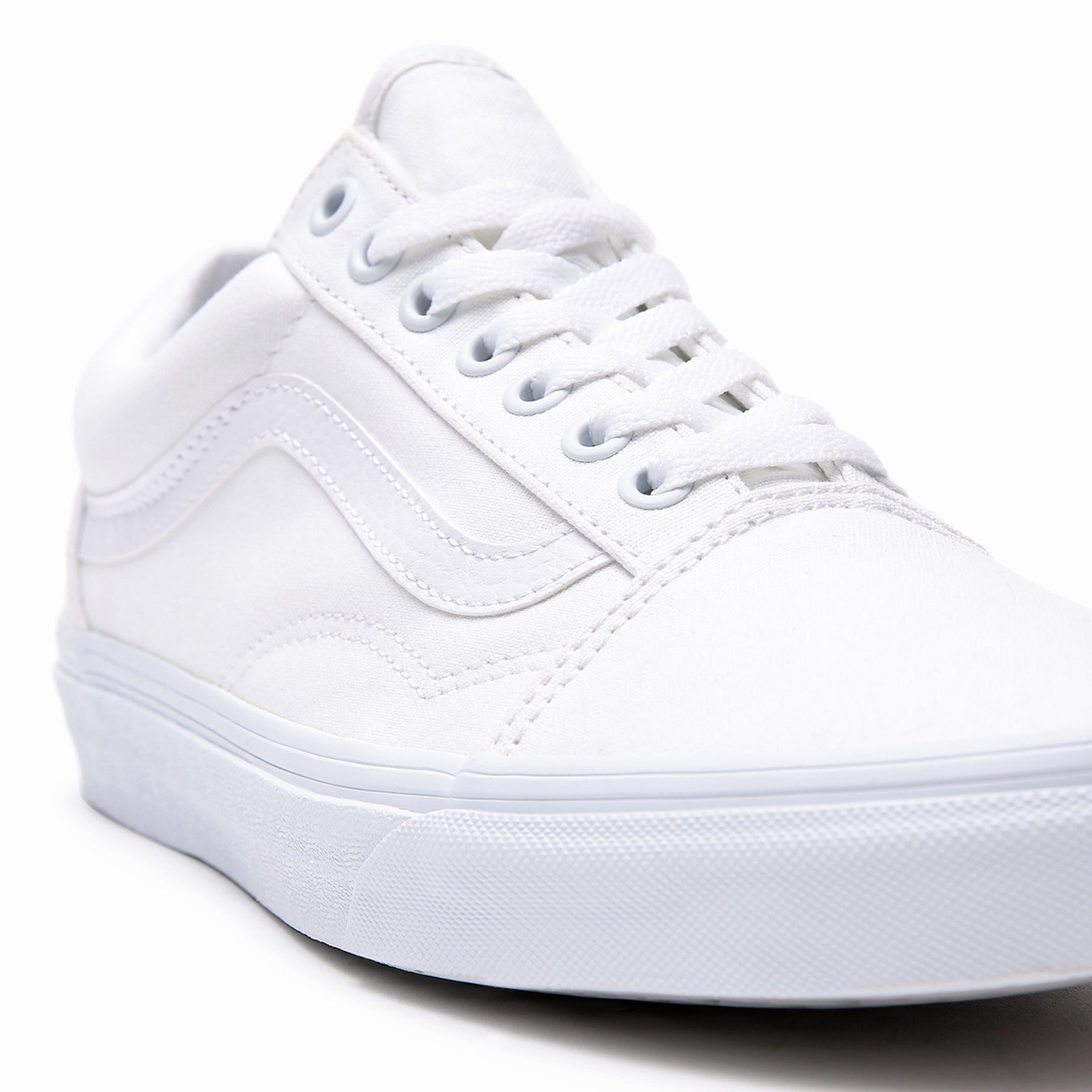 נעלי סניקרס ואנס אולדסקול בצבע לבן יוניסקס-Vans-35-נאקו