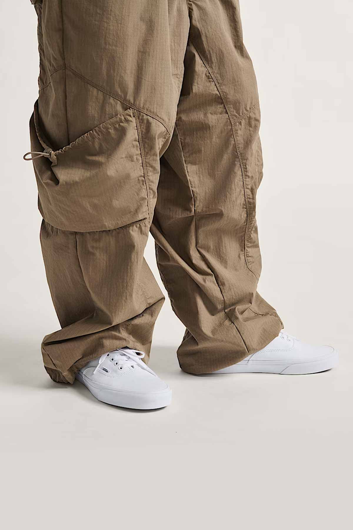 Vans סניקרס ואנס אותנטיק Authentic בצבע לבן לנשים ולגברים