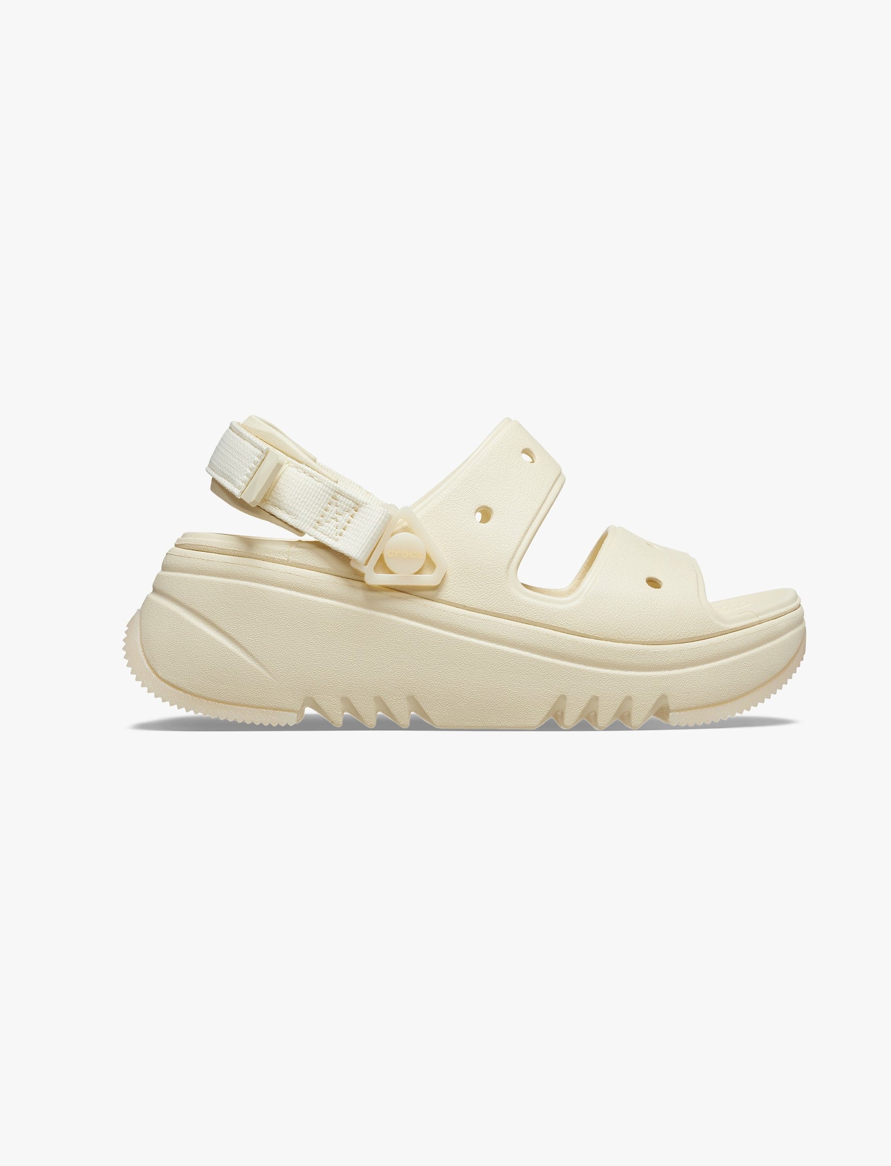 Crocs Classic Hiker Xscape Sandal - נעלי פלטפורמה קרוקס לנשים בצבע וניל קרוקס-Crocs-36-37-נאקו