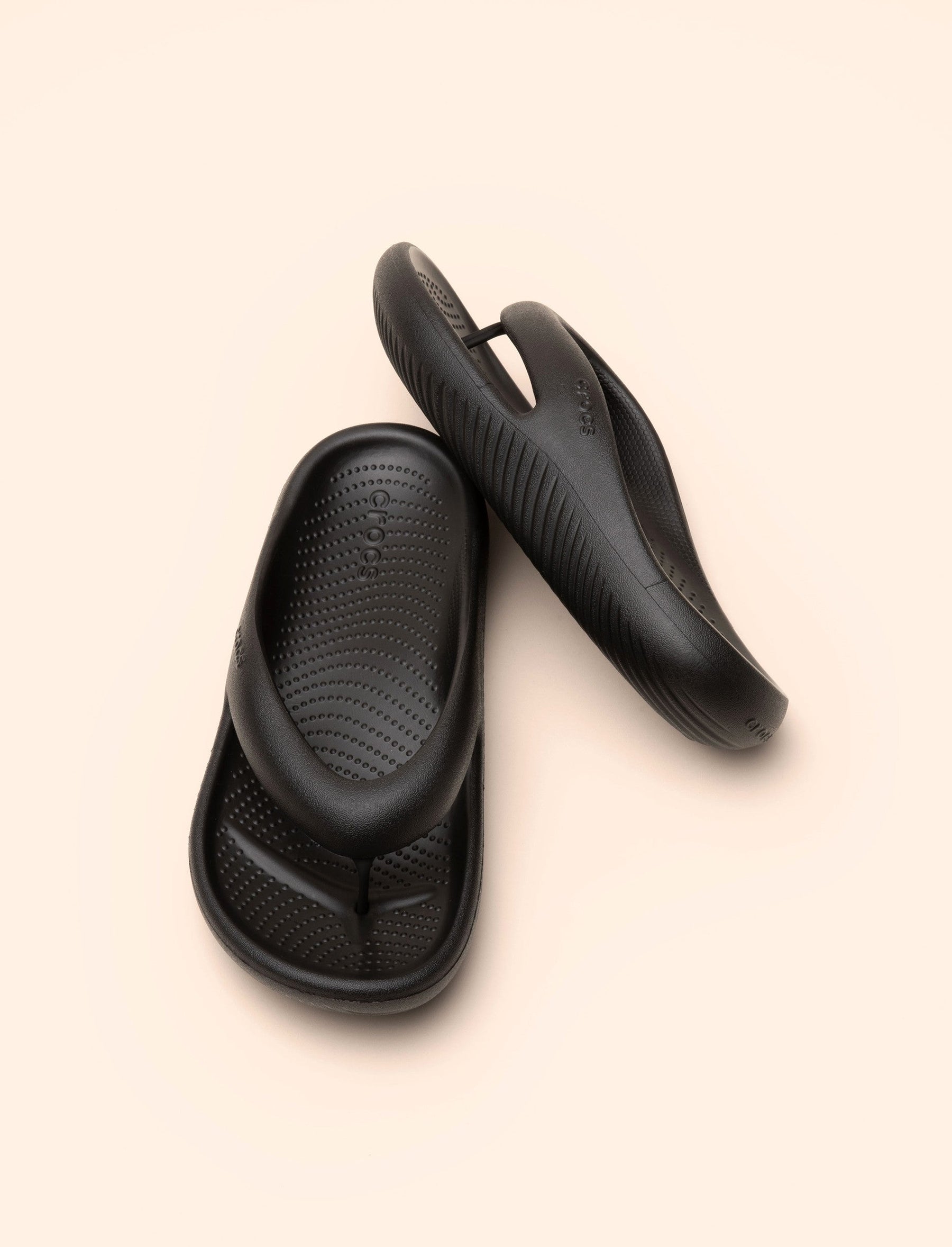 Crocs Mellow Flip - כפכפי אצבע קרוקס לנשים דגם מילו בצבע שחור-Crocs-37-38-נאקו