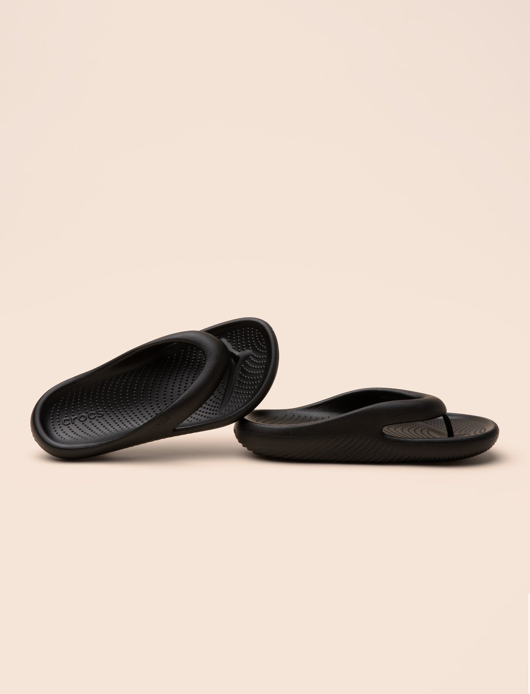 Crocs Mellow Flip - כפכפי אצבע קרוקס לנשים דגם מילו בצבע שחור-Crocs-37-38-נאקו