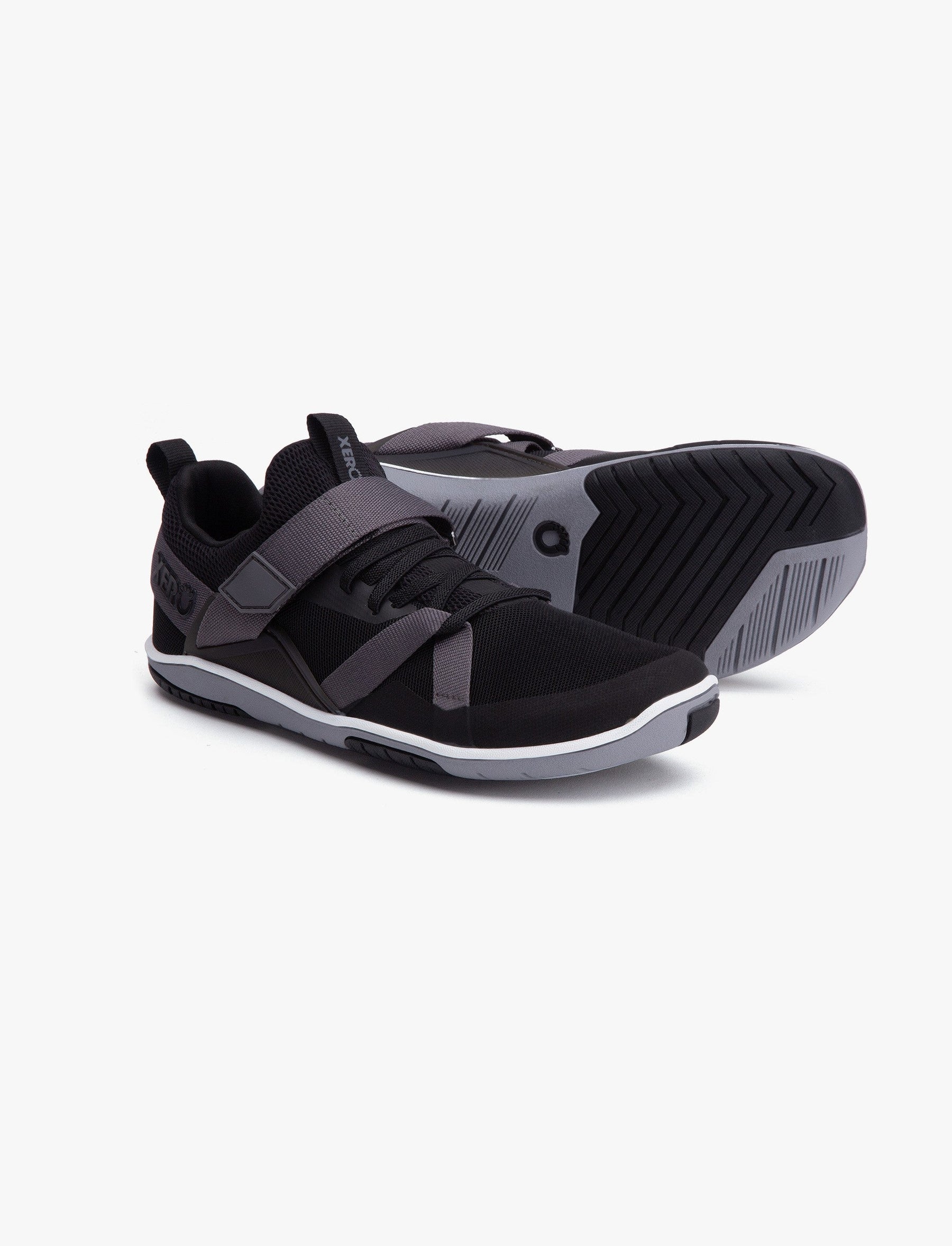 Xero Forza Trainer - נעלי ספורט עם שרוכים ורצועת סקוטש מתכווננת לנשים בצבע שחור/אספלט-Xero-36.5-נאקו