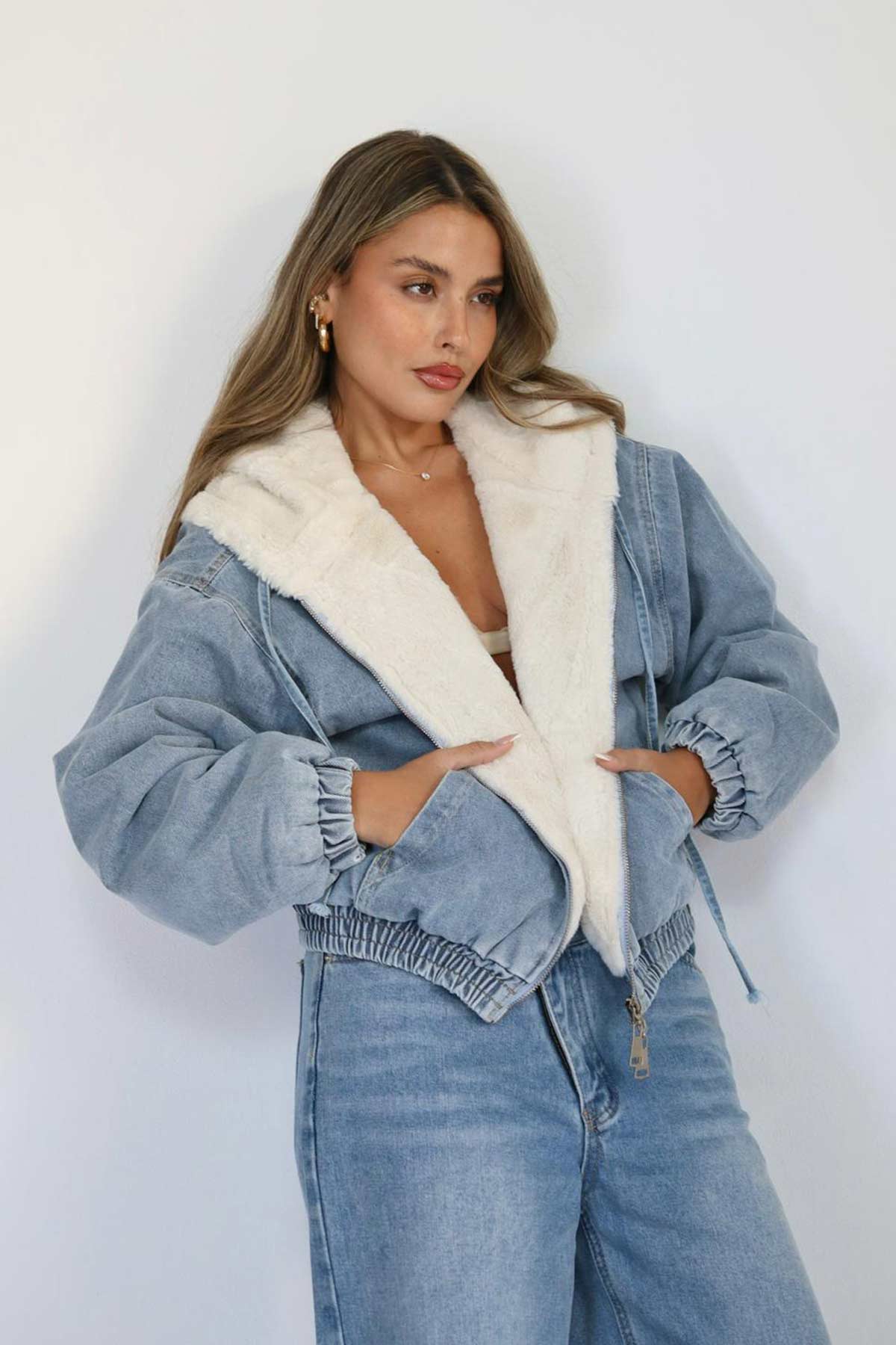 ג׳קט ג׳ינס גוני