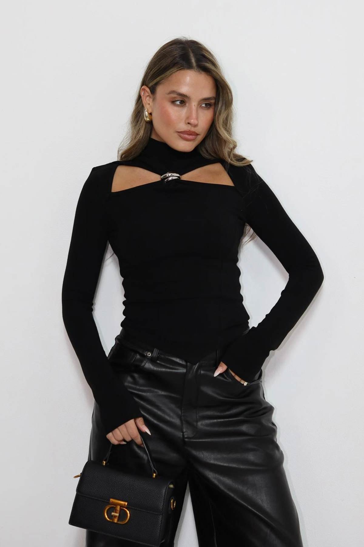 חולצת ג׳ניפר