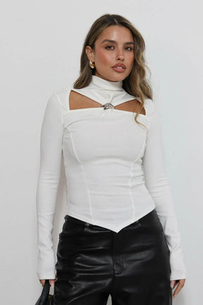 חולצת ג׳ניפר