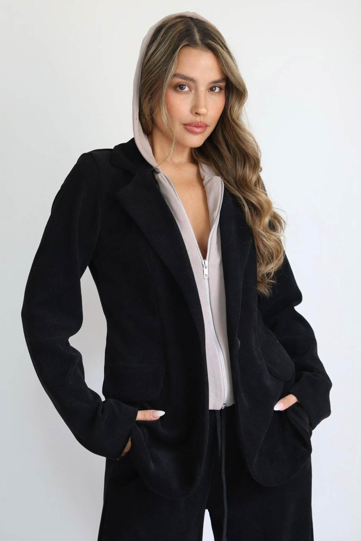 חליפת קורדרוי נור