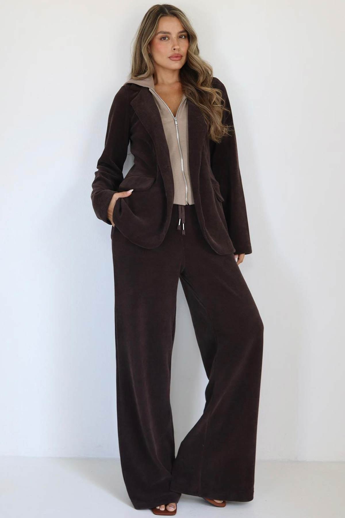 חליפת קורדרוי נור