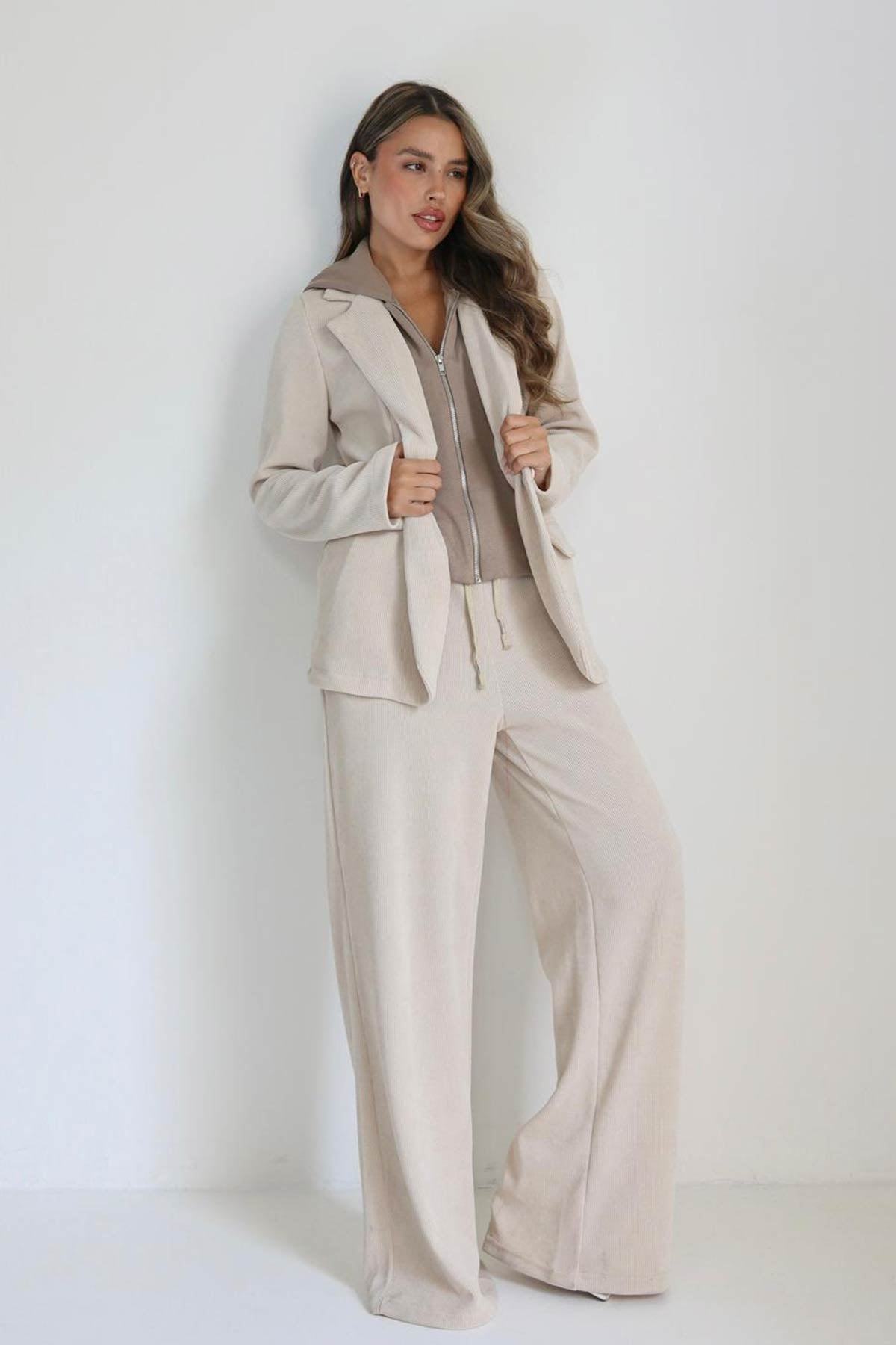 חליפת קורדרוי נור