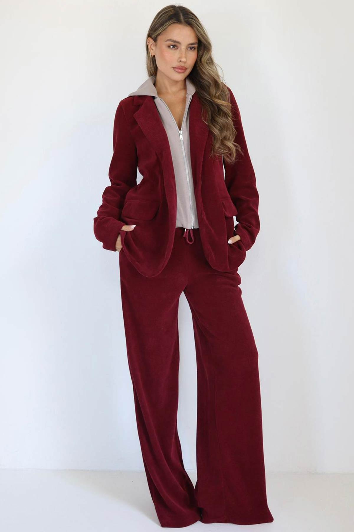 חליפת קורדרוי נור