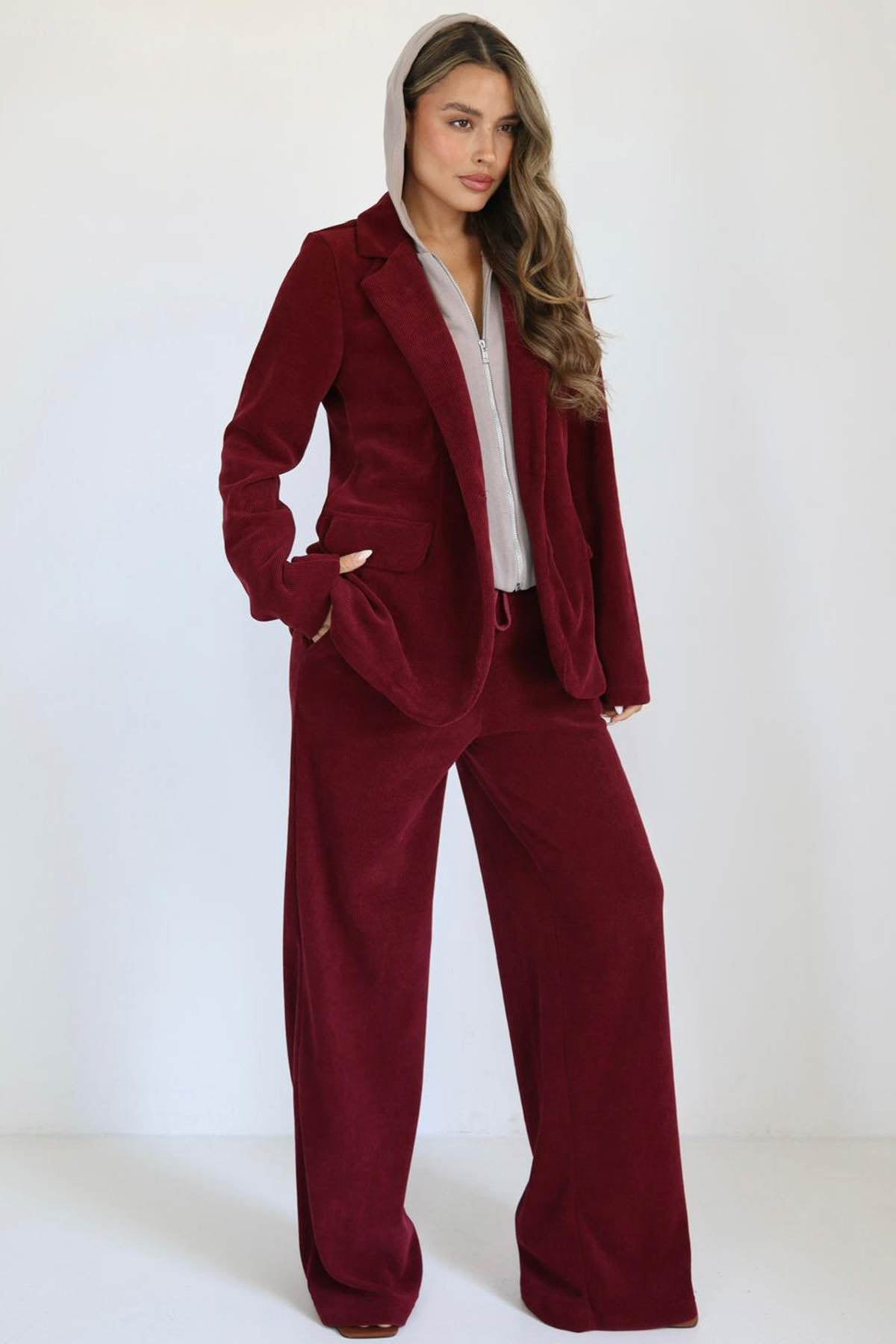 חליפת קורדרוי נור