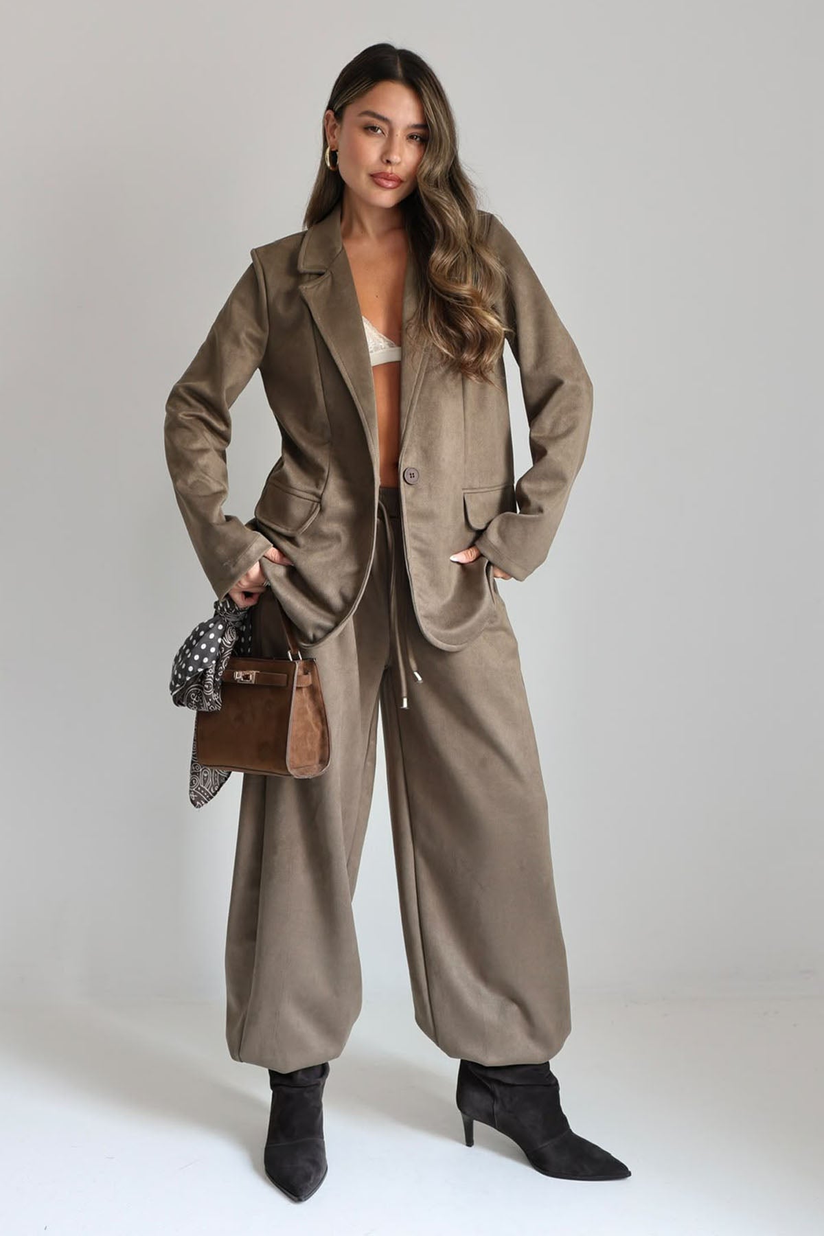 חליפת לוסיטה