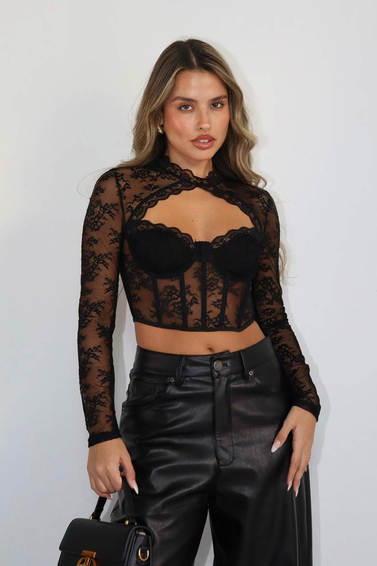 טופ תחרה הירו