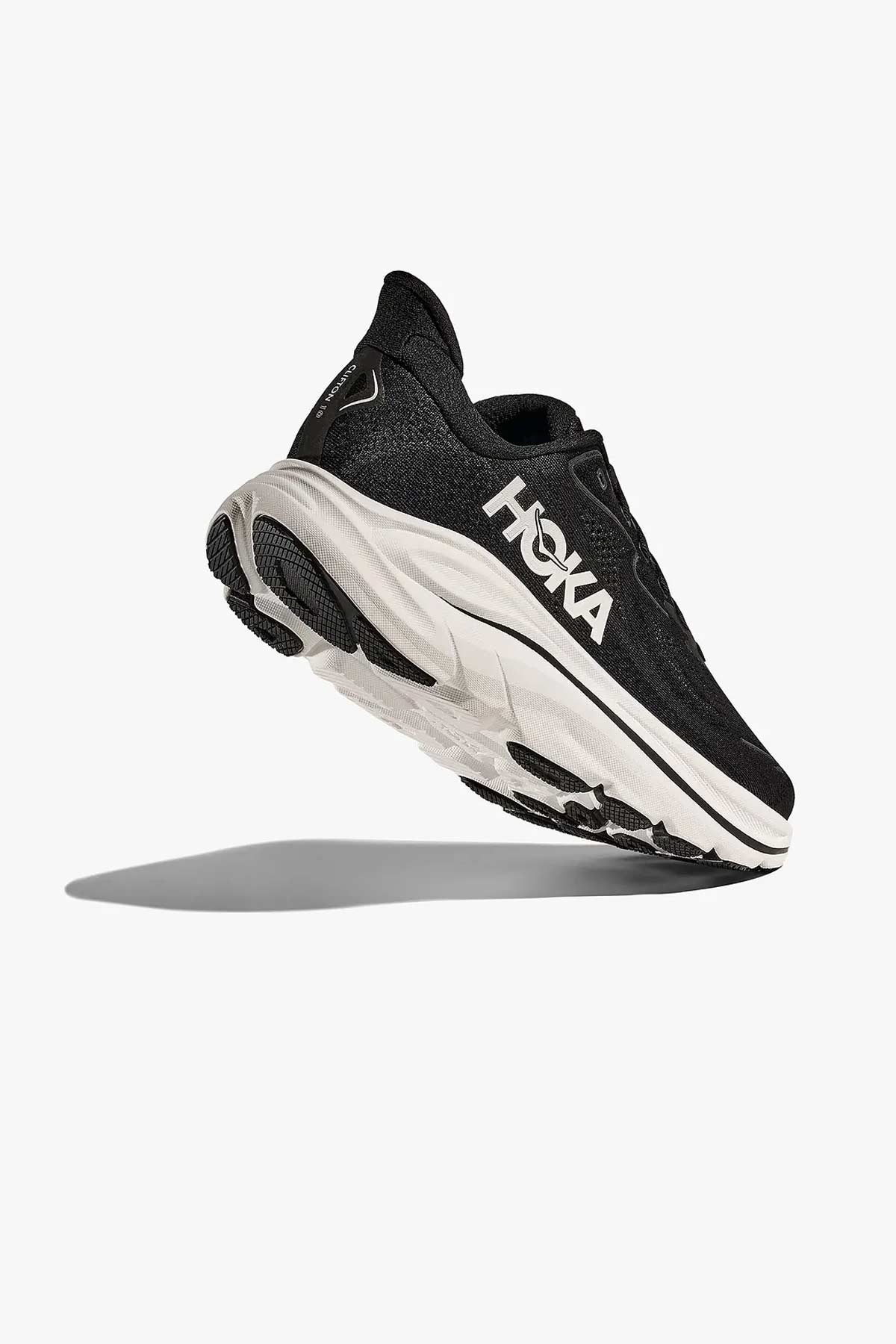 נעלי ספורט Hoka Clifton 10 Wide בצבע שחור-לבן לנשים