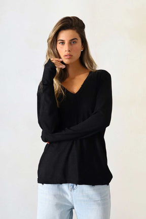 חולצת פשתן וי קרעים אסקייפ