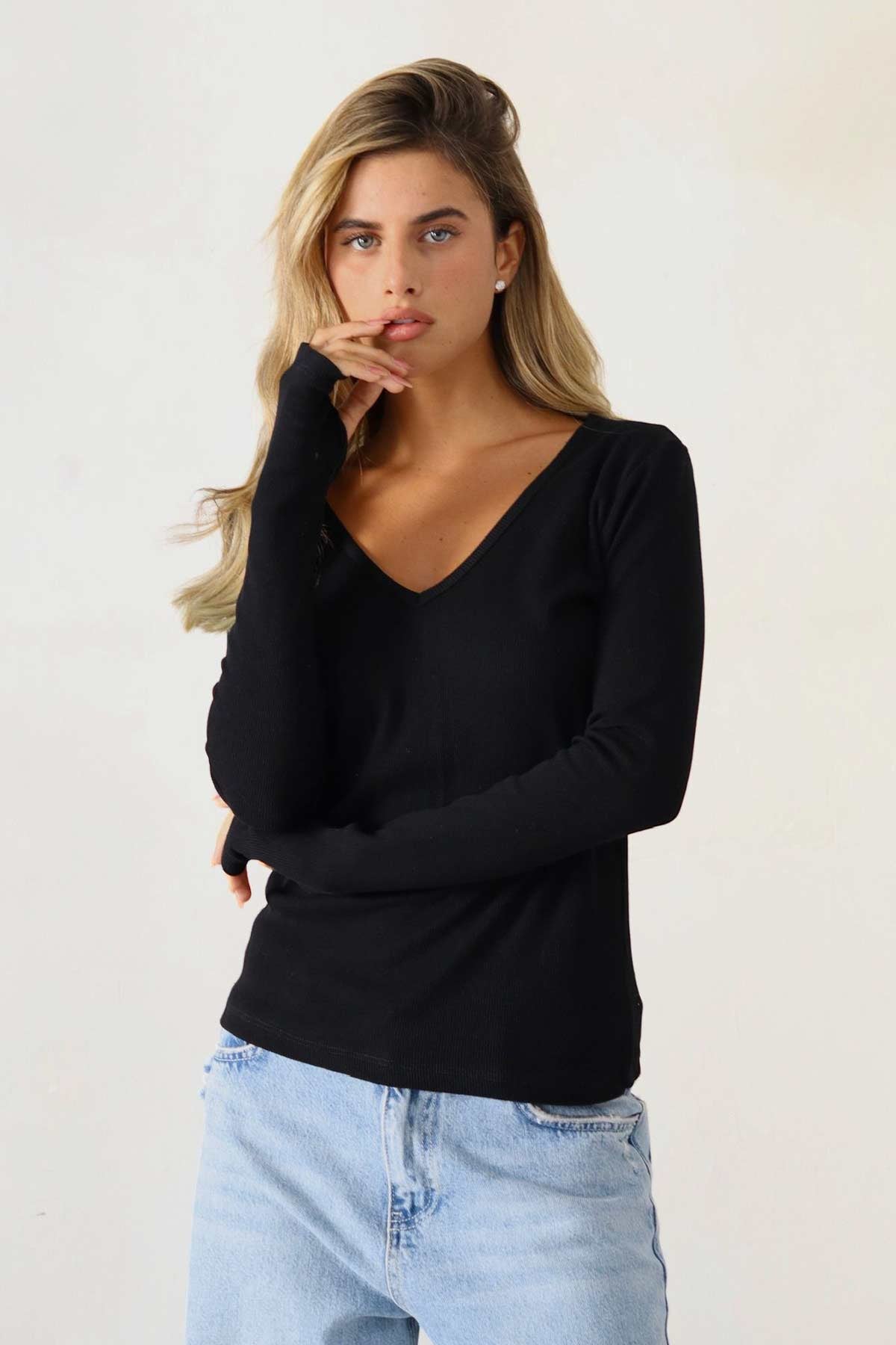 חולצת טישירט וי לורה