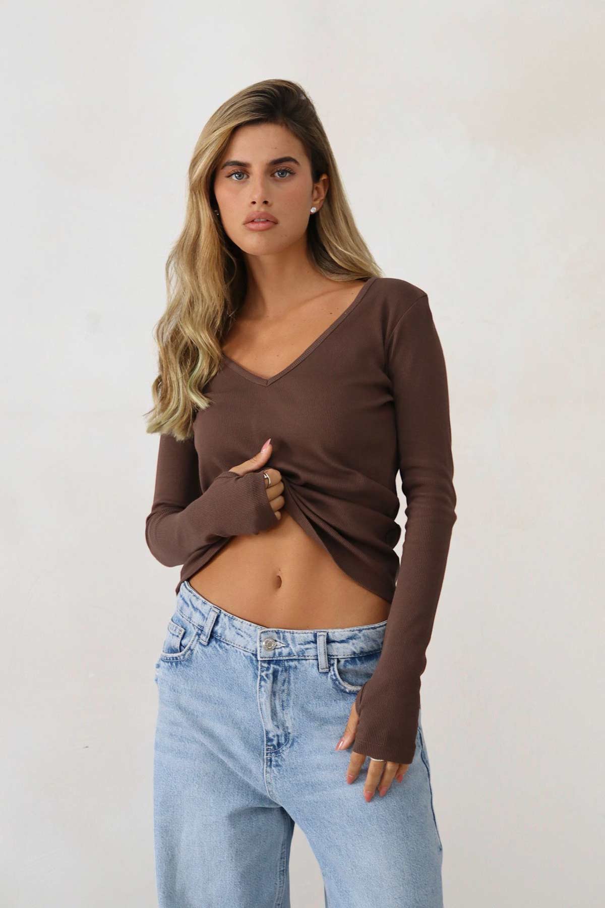 חולצת טישירט וי לורה