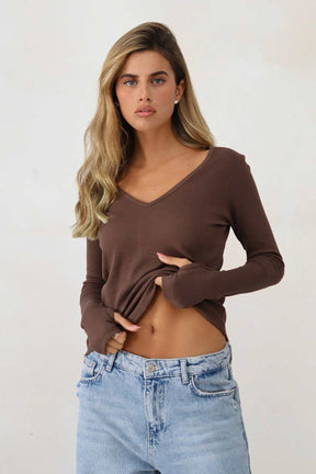 חולצת טישירט וי לורה