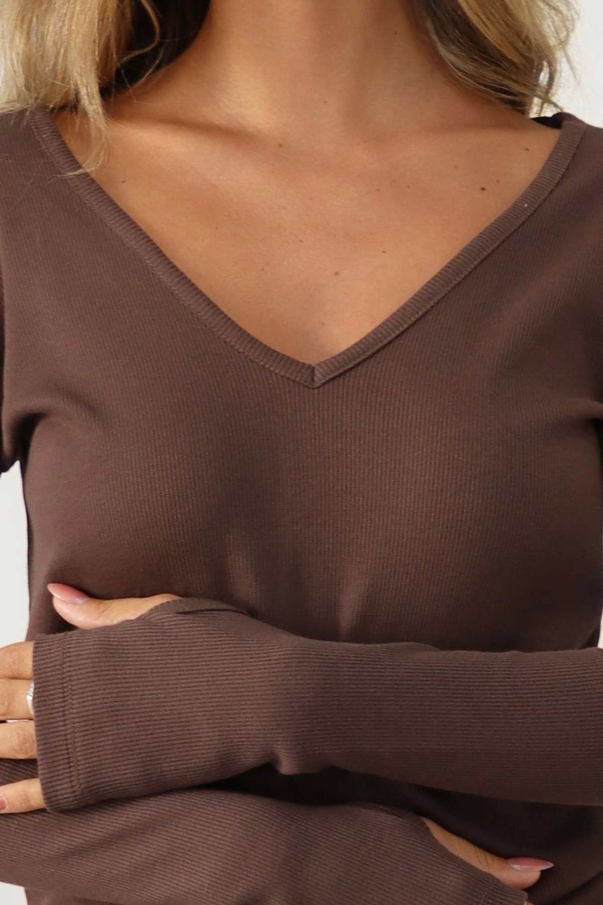 חולצת טישירט וי לורה