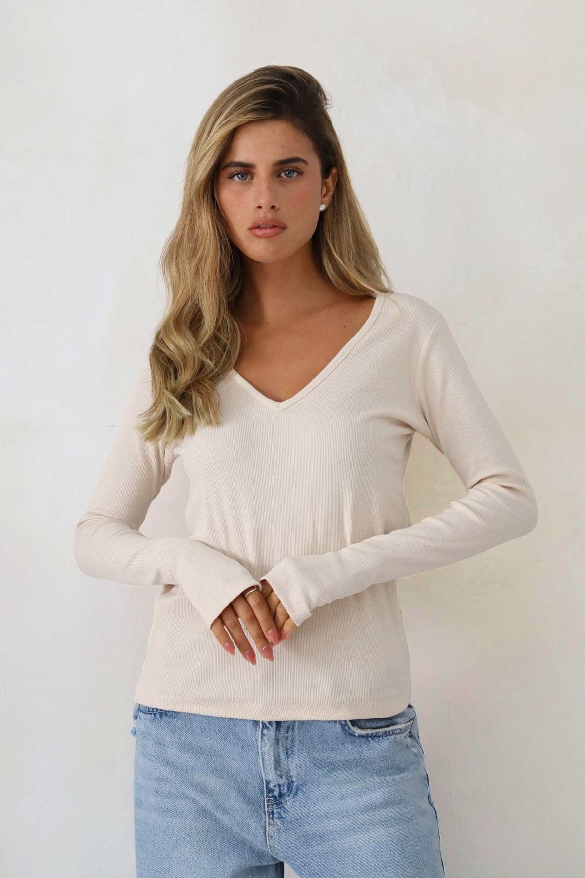 חולצת טישירט וי לורה