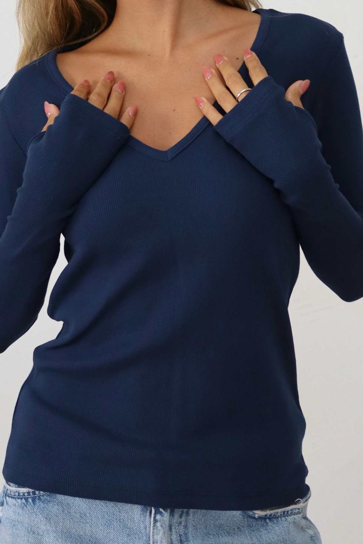 חולצת טישירט וי לורה