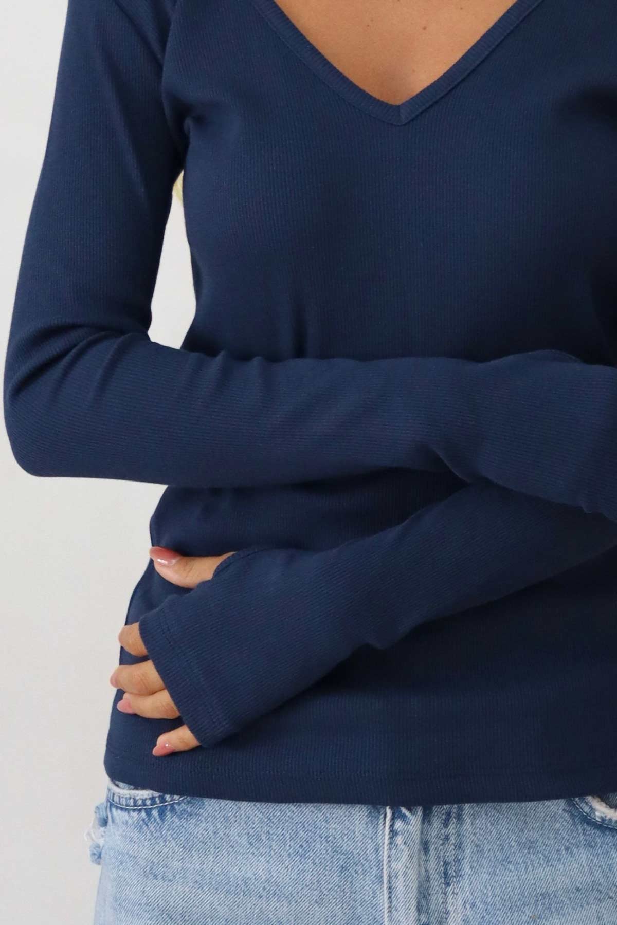 חולצת טישירט וי לורה