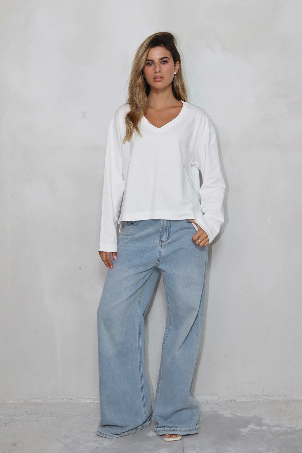 חולצת אוברסייז וי דיזייר