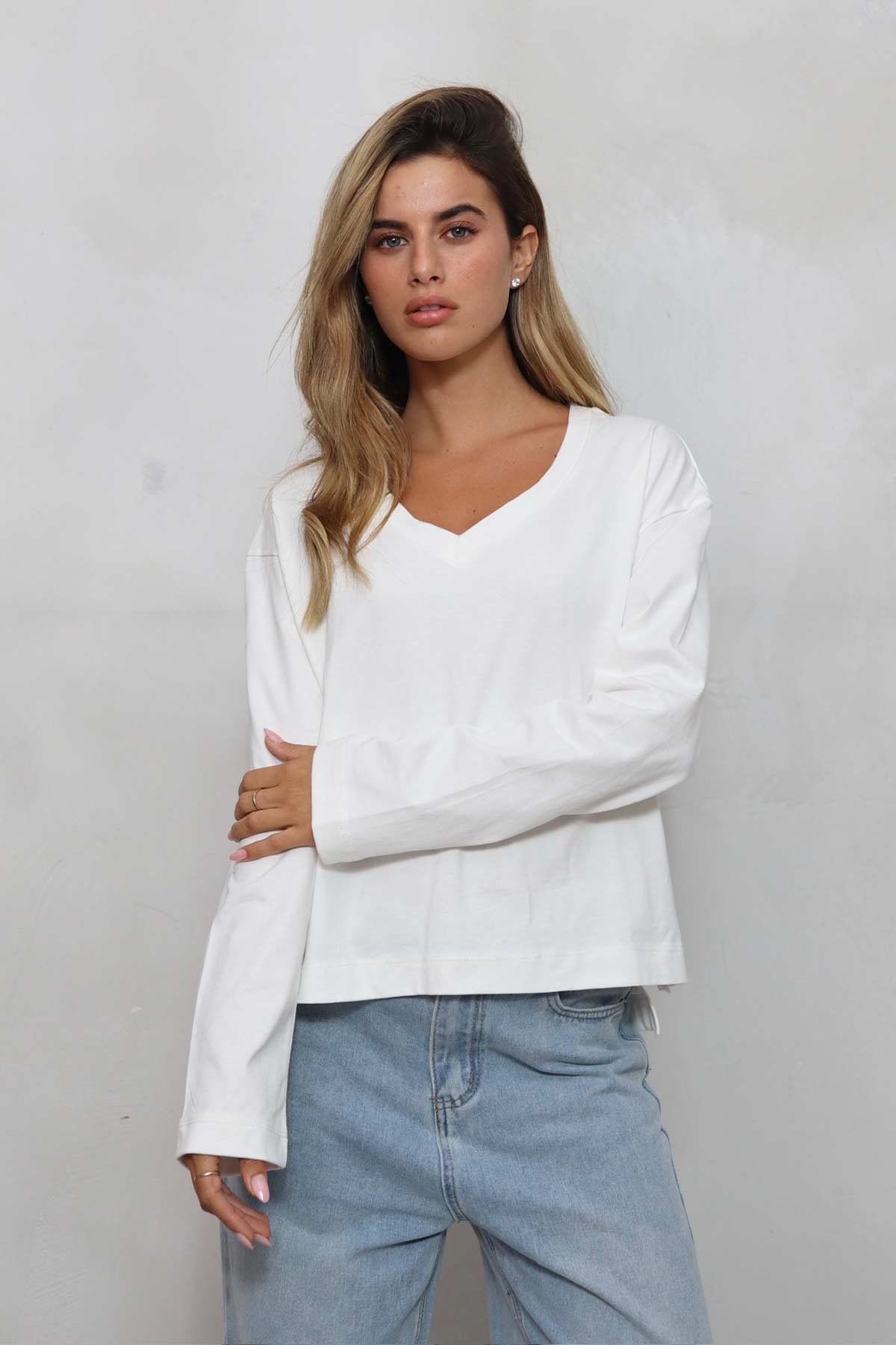 חולצת אוברסייז וי דיזייר